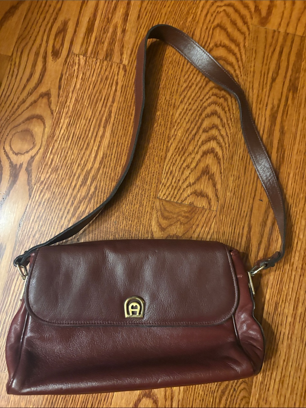 Vintage Etienne Aigner Leather Gold Hardware Crossbody maroon burgundy